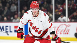 Форвард «Каролины» Андрей Свечников