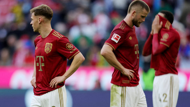 Полузащитники «Баварии» Йозуа Киммих и Эрик Дайер.