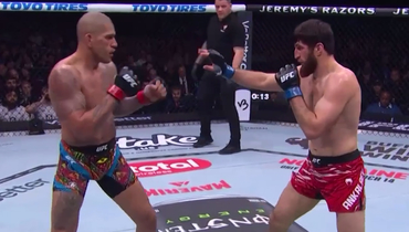 Магомед Анкалаев забрал пояс у Алекса Перейры.