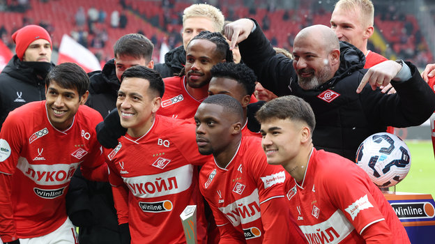 Деян Станкович с футболистами «Спартака».