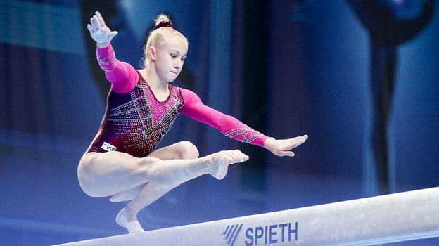 Гимнастка Виктория Листунова