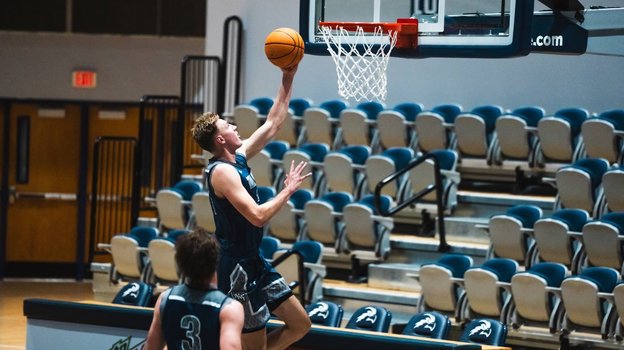 Нестор Дячок в атаке.