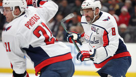 Овечкин не погнался за голом в пустые, а отдал Протасу на хет-трик! До рекорда — по-прежнему 9 шайб
