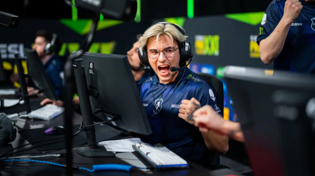 Рассел Twistzz Ван Далкен.