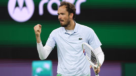 Странный матч Медведева. Россиянин отдал четыре гейма подряд, а потом взял восемь и повесил «баранку» американцу