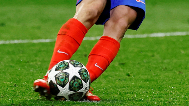 Ноги Хулиана Альвареса в момент исполнения пенальти.