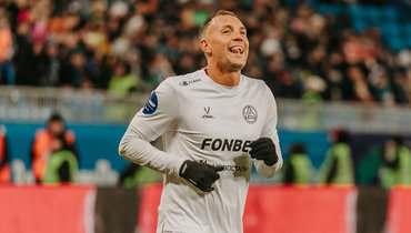 Нападающий «Акрона» Артем Дзюба.