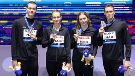 Пловцы Мирон Лифинцев, Арина Суркова, Дарья Трофимова и Кирилл Пригода