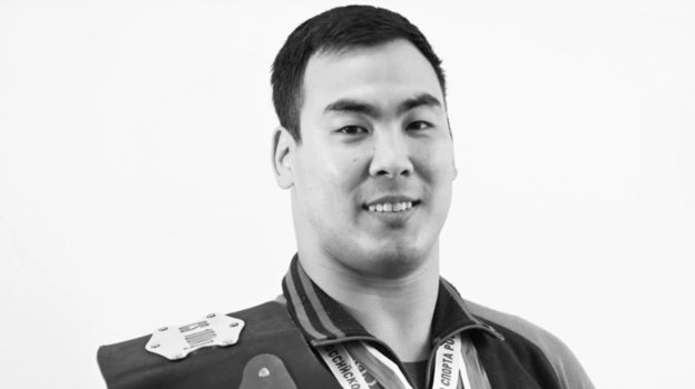 Мастер спорта России по борьбе на поясах Санджи Каруев