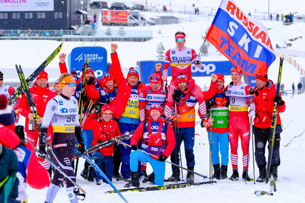 Команда сборной России празднует победу российских лыжников в Холменколлене. 2019 год. Команда сборной России празднует победу российских лыжников в Холменколлене. 2019 год