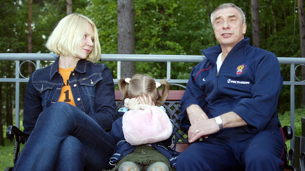 Георгий Ярцев с женой. Бывший тренер «Спартака» Георгий Ярцев с женой. 2004 год