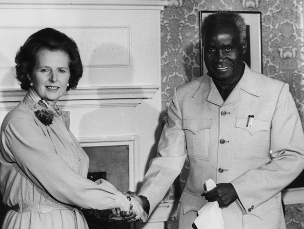 Маргарет Тэтчер и Кеннет Каунда. 1980 год. Бывшая Премьер-министр Великобритании Маргарет Тэтчер и бывший президент Замбии Кеннет Каунда. 1980 год