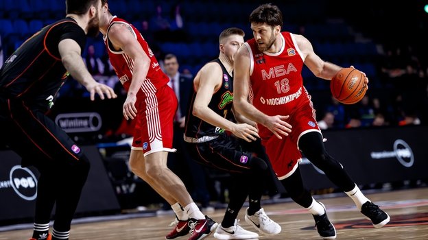 «Уралмаш» — МБА (84:68).