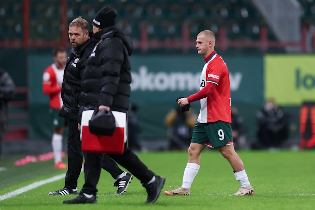 Сергей Пиняев был заменен из-за травмы.