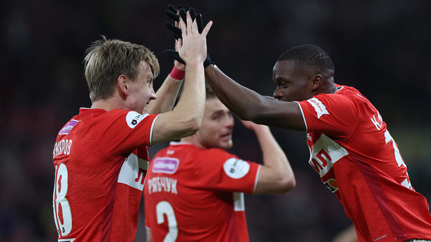 Наиль Умяров и Кристофер Мартинс.