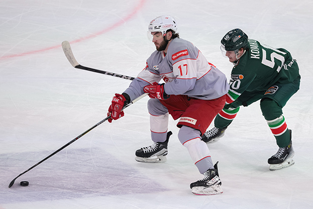 Николай Голдобин против Дениса Комкова.