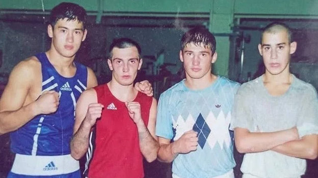 Дмитрий Бивол, Магомед Курбанов, Петр Хамуков и Максим Дадашев. 2008 год. Это фото визит в зале бокса, где тренировался Дмитрий Бивол. Дмитрий Бивол, Магомед Курбанов, Петр Хамуков и Максим Дадашев. 2008 год. Это фото визит в зале бокса, где тренировался Дмитрий Бивол