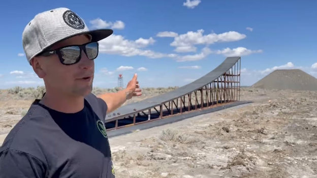 Алекс Харвилл.