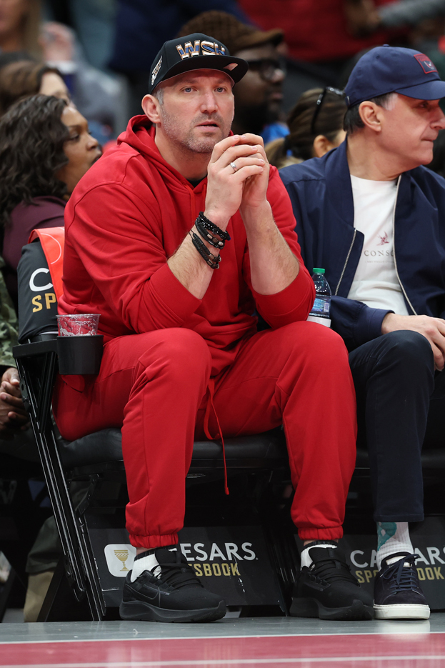 Александр Овечкин на матче НБА. Нападающий «Вашингтона» Александр Овечкин на матче НБА