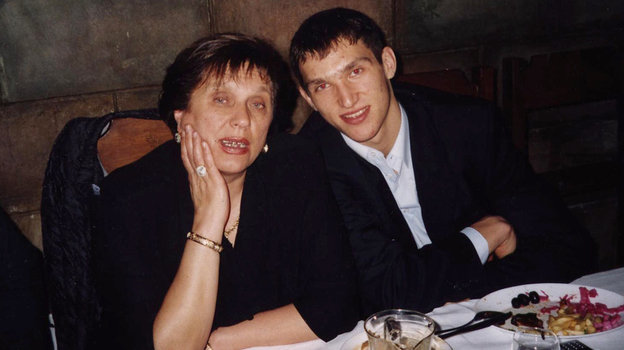 Александр Овечкин и его мама Татьяна. Нападающий «Вашингтона» Александр Овечкин с мамой Татьяной