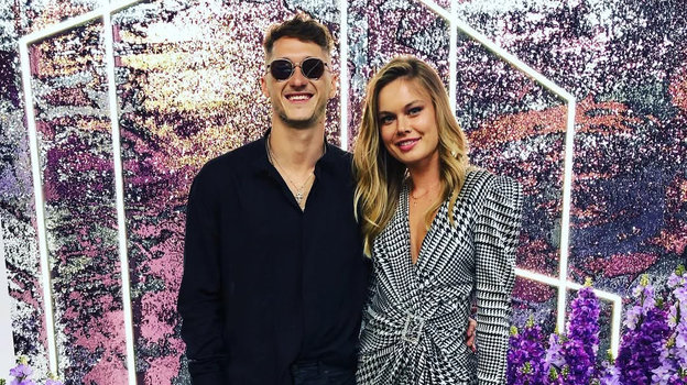 Полузащитник «Сьона» Антон Миранчук и его девушка Антон Миранчук и Дарья Мельникова