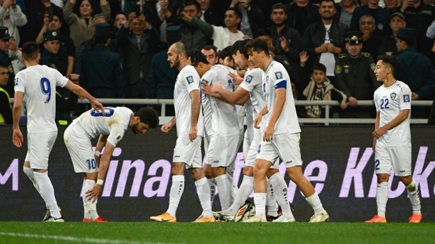 Радость футболистов сборной Узбекистана.