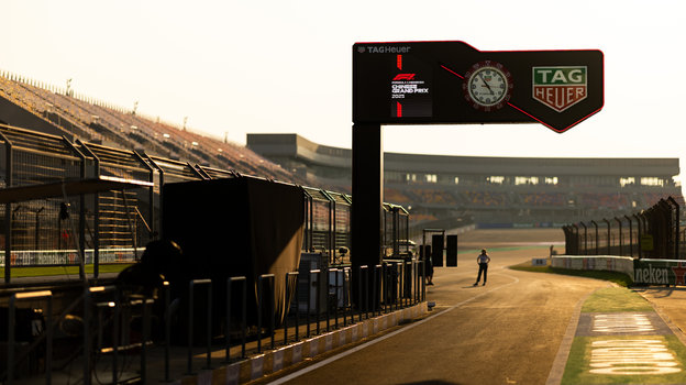 Пит-лейн на трассе в Шанхае.