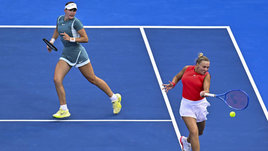 Тяжелый старт Андреевой и Шнайдер в Майами. Россиянки победили только на тай-брейке