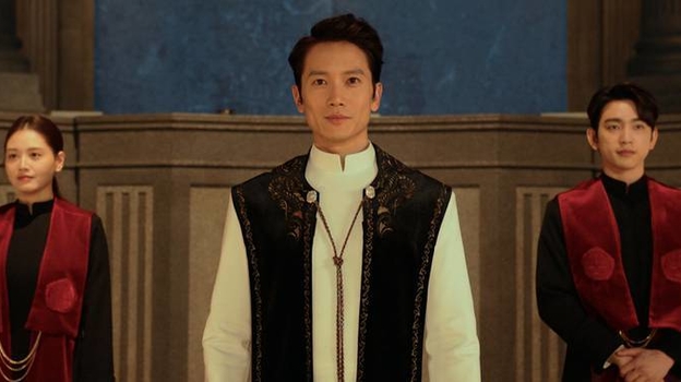 Кадр из сериала «Дьявольский судья», реж. Чхве Чжон-гю/ tvN