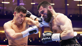 Боксеры Дмитрий Бивол и Артур Бетербиев