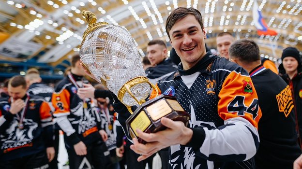 Рекордсмен сезона Никита Иванов с чемпионским кубком.