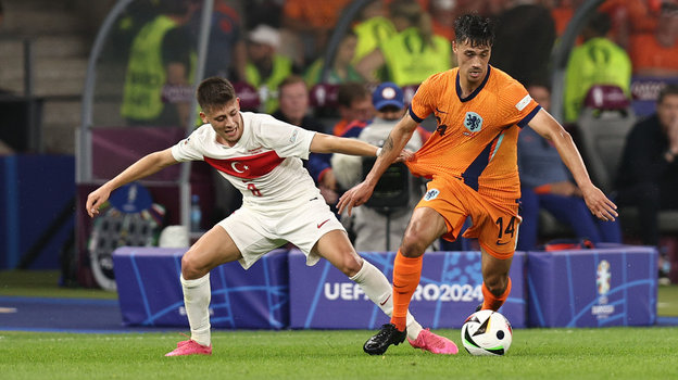 Арда Гюлер в матче Турция — Нидерланды на Евро-2024.