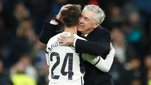 Арда Гюлер и Карло Анчелотти.