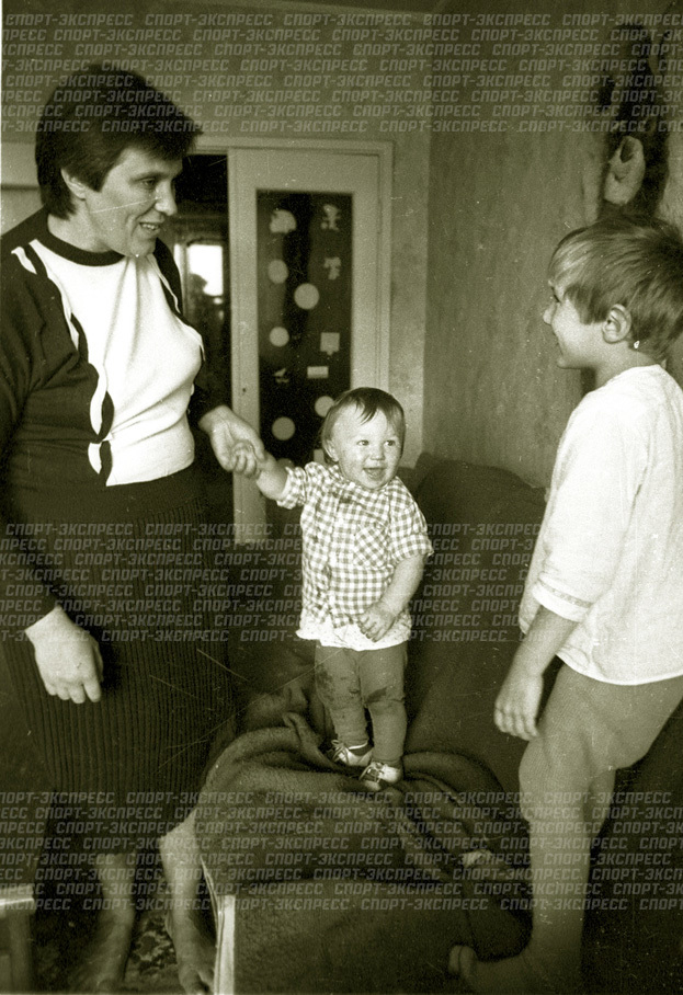 Татьяна Овечкина с сыновьями Александром и Михаилом. 1987 год.