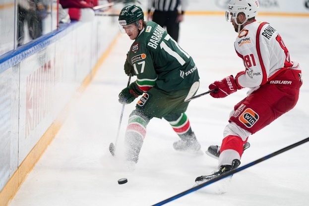 Нападающий «Ак Барса» Александр Барабанов в матче против «Автомобилиста».