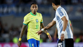 Рафинья зря злил Аргентину — чемпионы мира растоптали Бразилию. Парагвай выдал камбэк в Колумбии