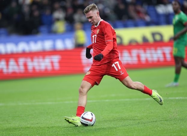 Максим Глушенков. Футболист Максим Глушенков в матче Россия — Гренада