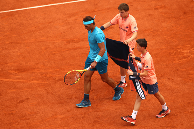 Рафаэль Надаль и бол-бои. Теннисист Рафаэль Надаль и бол-бои