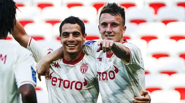 Виссам Бен-Йеддер и Александр Головин. Футболисты Виссам Бен-Йеддер и Александр Головин в матче за «Монако»