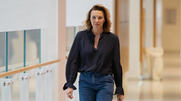 Одна из истцов, Амели К., во время перерыва судебного процесса.