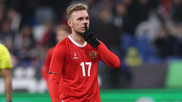 Максим Глушенков. Полузащитник сборной России Максим Глушенков