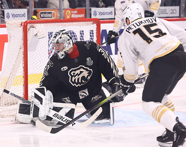 Вратарь «Трактора» Павел Рудович.