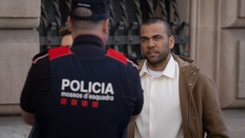 Дани Алвес освобожденный. Легендарный футболист «Барселоны» оправдан по делу об изнасиловании