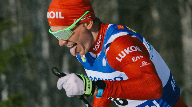 Лыжник Александр Большунов