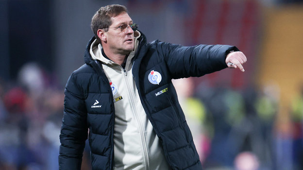 Бывший главный тренер «Факела» Дмитрий Пятибратов