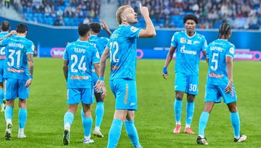 Футболисты «Зенита» празднуют первый гол в ворота «Рубина».