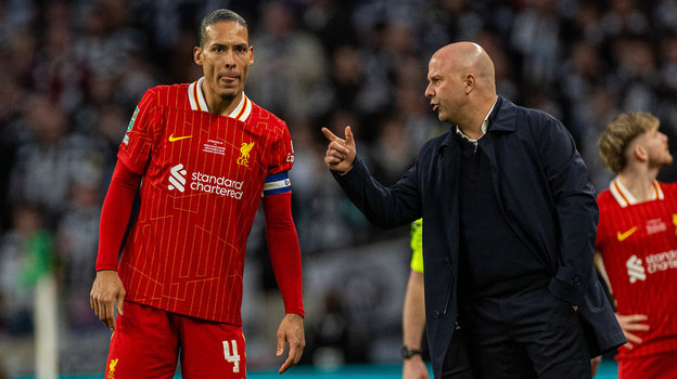 Вирджил ван Дейк и Арне Слот («Ливерпуль»).