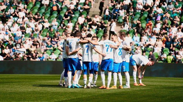 Футболисты «Факела» перед матчем с «Краснодаром».