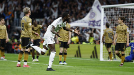 «Реал» вышел в финал после безумных 4:4, клуб третьей лиги выбил «Байер», «Арсенал» дождался возвращения Сака