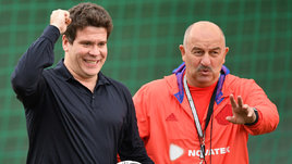 Пианист Денис Мацуев и тренер Станислав Черчесов